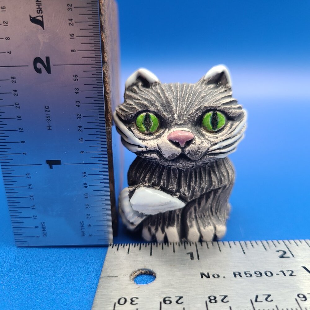 Hand Sculpted Signed Studio Art Pottery Grey Clay Cat Figurine Green Eyes 2"High - Picture 8 of 9